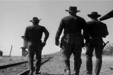 Bahnfahren war schon immer vor allem eines: Warten.