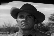 Nach so einer langen Zugfahrt muss sich Ian MacDonald erstmal die Hühneraugen einlaufen.