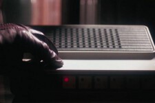 Der Killer sorgt für die passende musikalische Atmo.