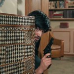 "George Eastman" verteidigt das Wohnzimmermobiliar