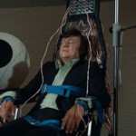 Marcel Maréchal testet das neue TV-Möbel mit Massagefunktion