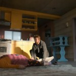 Der Gürtel um den Hals der Putze wird später noch fürs Beinkleid benötigt: Jesse Plemons, Aaron Paul