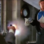 Michael Caine wartet zur Teatime auf und kriegt prompt Zunder, ...