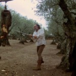 Michel Piccoli macht Feuerholz