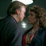 Philip Glenister lässt bei Keeley Hawes den Charmebolzen raushängen